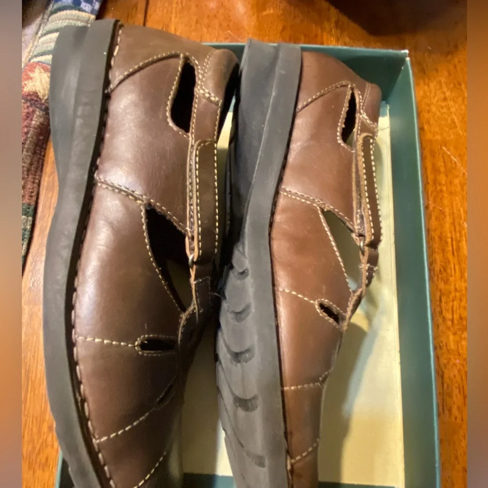 Clarks Bendables‎ Nikki Regetta Womens size 10M. Brown Adj. Strap Loafers